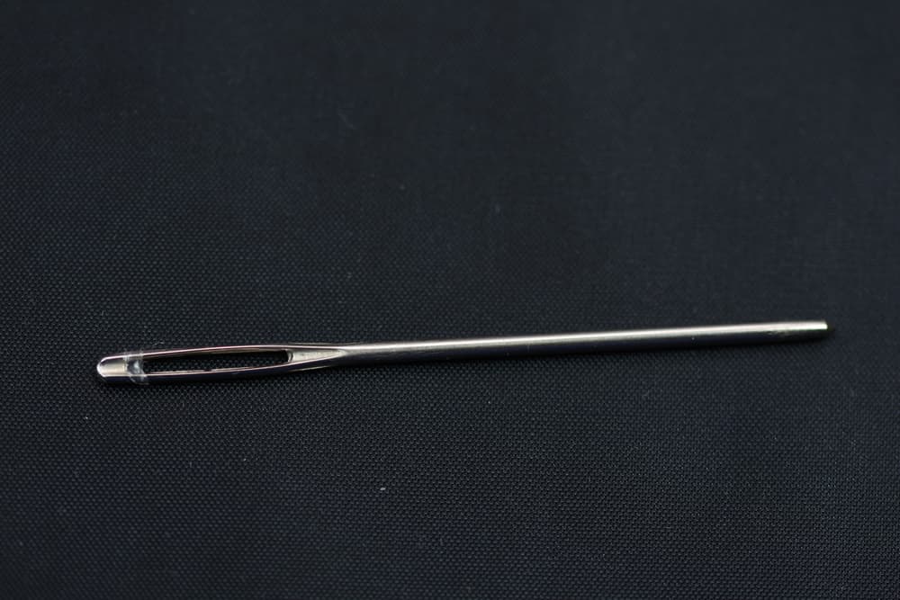 blunt sewing needle